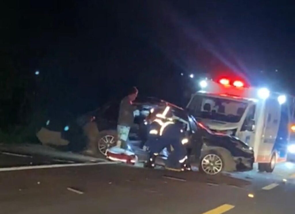 homem-morre-em-colisao-envolvendo-carro,-caminhao-e-carreta-na-br-262-em-bom-despacho;-veja-o-video