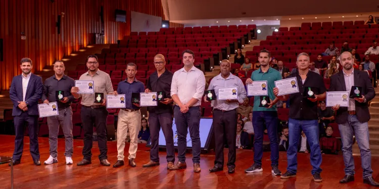 governo-de-minas-premia-motorista-e-motociclista-padrao-2025-e-reforca-cultura-de-seguranca-no-transito