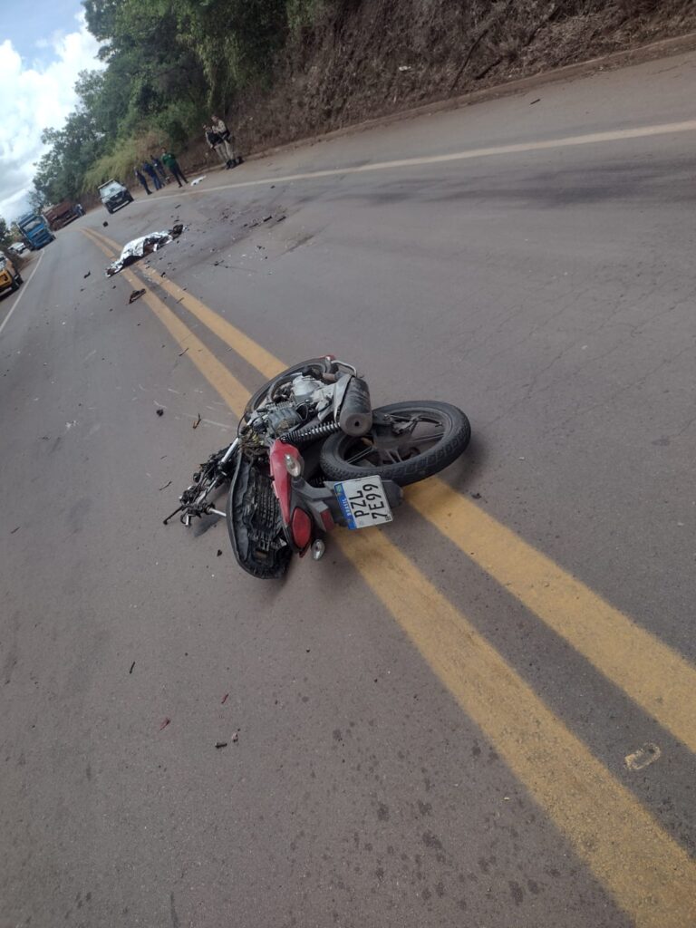 motociclista-morre-apos-colisao-e-atropelamento-em-curva-da-mg-431,-em-itauna
