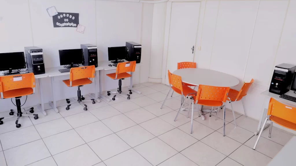 camara-de-divinopolis-oferece-espaco-com-computadores-e-internet-a-populacao