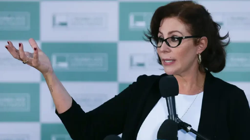 carla-zambelli-renuncia-ao-mandato-apos-stf-confirmar-cassacao
