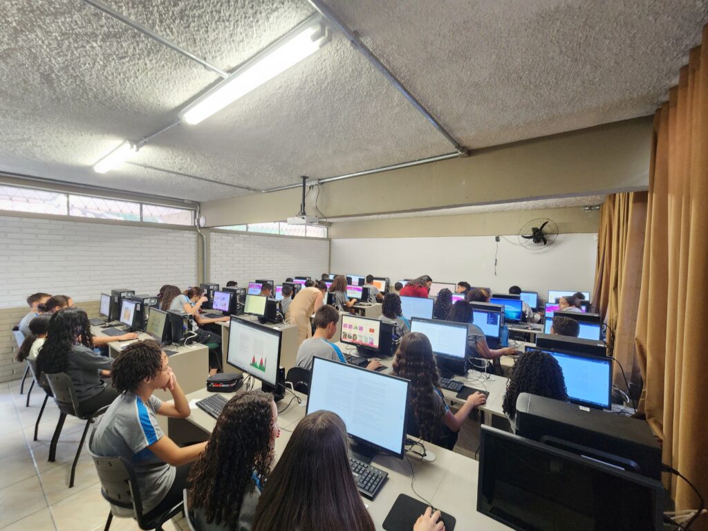 minas-gerais-adota-componente-curricular-inedito-de-computacao-para-o-ensino-basico-em-2026