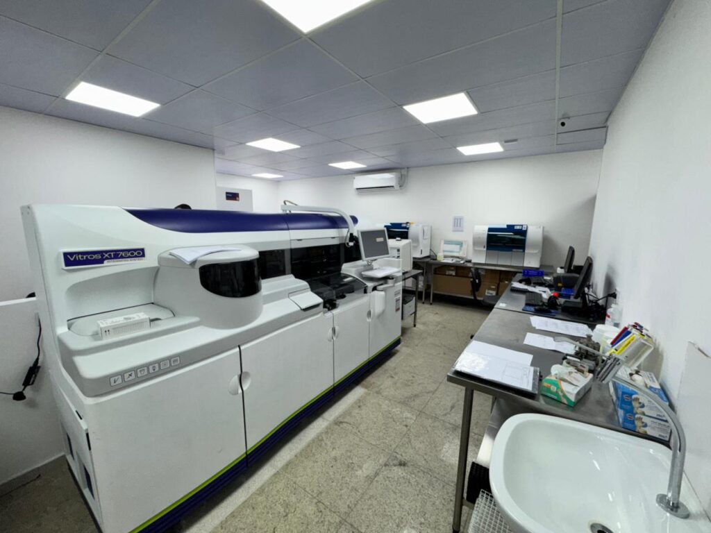 ipsemg-moderniza-laboratorio-do-hospital-governador-israel-pinheiro-e-inaugura-unidade-no centro-de-especialidades-medicas