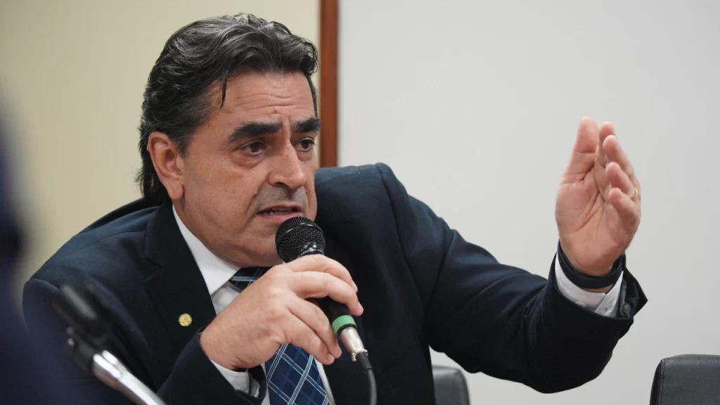 mesmo-sem-pre-candidatura,-domingos-savio-aparece-entre-os-mais-cotados-para-o-senado-em-minas