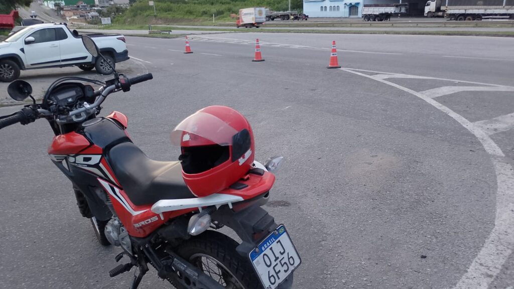 colisao-entre-automovel-e-motocicleta-deixa-dois-feridos-na-mg-050-em-divinopolis