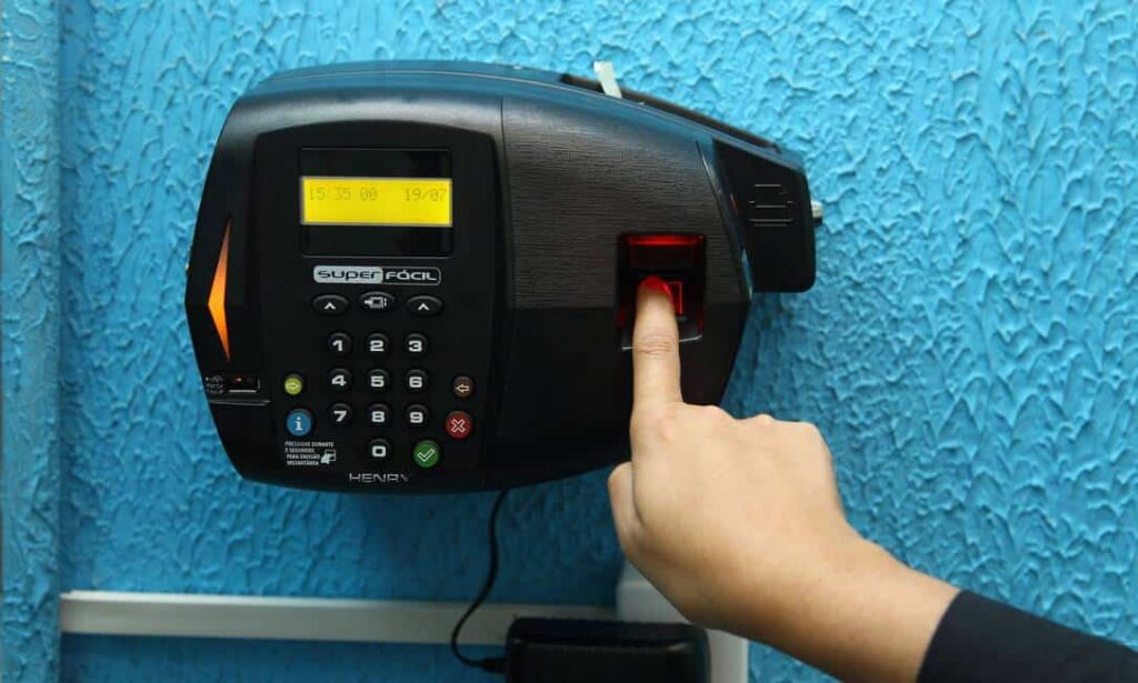 trabalhadora-recebera-indenizacao-apos-ser-eleita-como-“rainha-da-falta”-em-evento-interno-da-empresa
