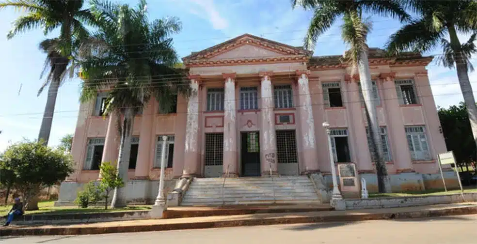 tribunal-de-contas-multa-prefeito-de-dores-do-indaia-em-r$-30-mil-por-contratacoes-irregulares
