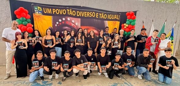 alunos-da-escola-professor-bahia-lancam-livro-sobre-resistencia-e-cidadania-em-divinopolis