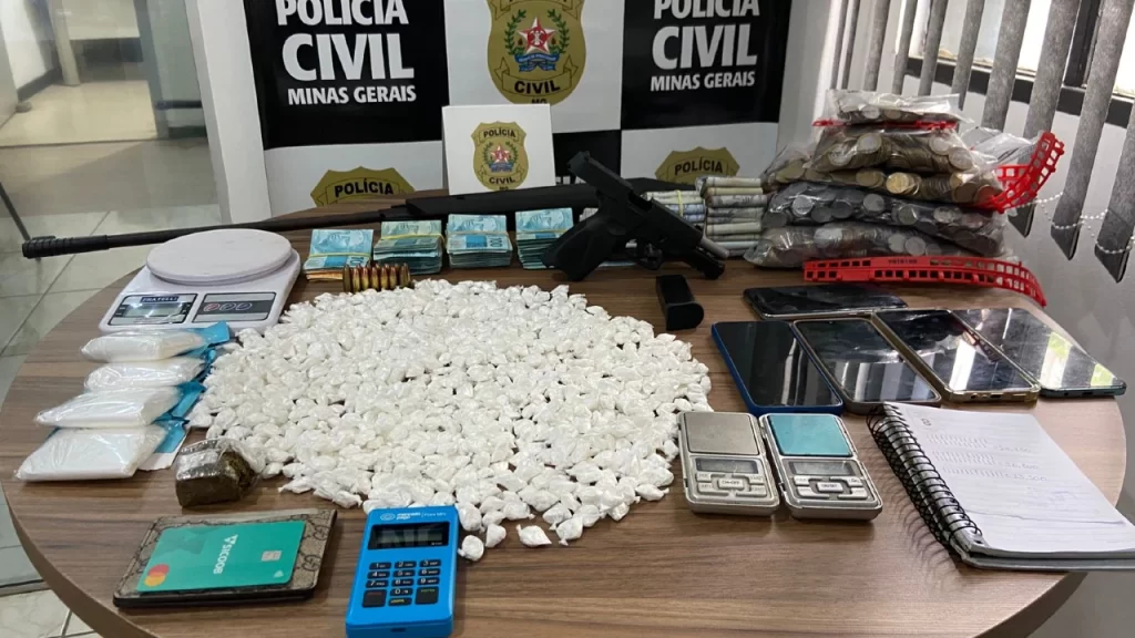 operacao-campo-minado-prende-oito-e-apreende-drogas,-armas-e-r$-50-mil