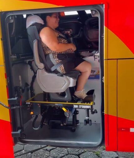 deputada-lohanna-e-vereadora-kell-silva-conquistam-onibus-intermunicipais-adaptados-para-pcds-em-divinopolis