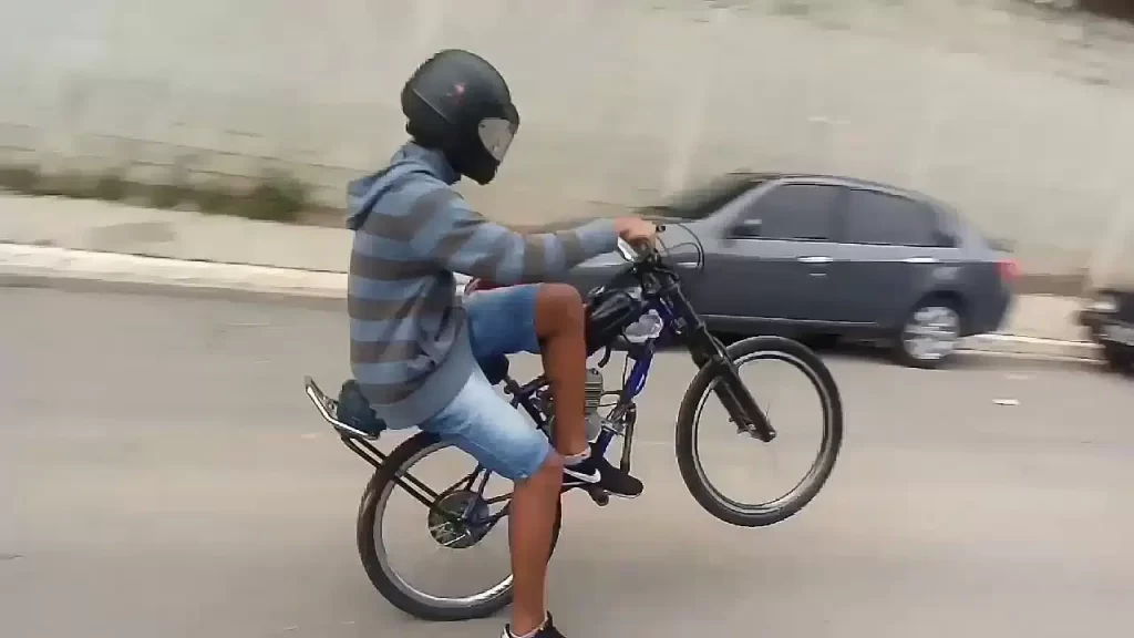 gangue-das-bicicletas-eletricas-provoca-arruaca-e-barulho-em-divinopolis