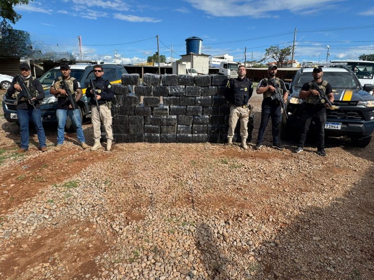 prf-apreende-mais-de-1,3-toneladas-de-maconha-na-br-262-em-bom-despacho