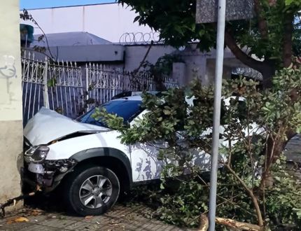 urgente-–-susto-na-madrugada:-vereador-delano-santiago-escapa-ileso-de-grave-acidente-em-divinopolis