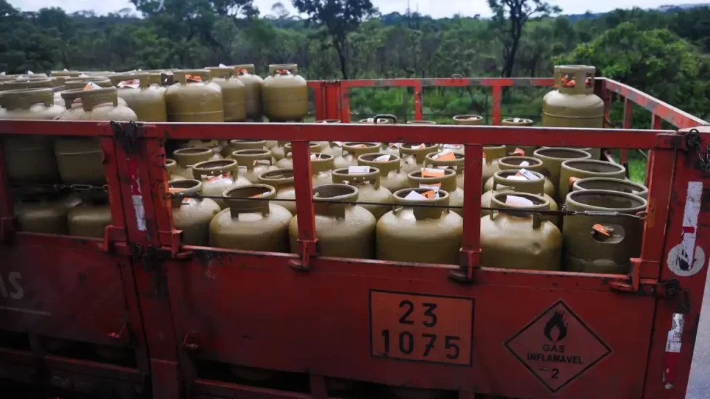 auxilio-gas-de-dezembro-de-r$-110-e-pago-nesta-segunda-(22/12);-veja