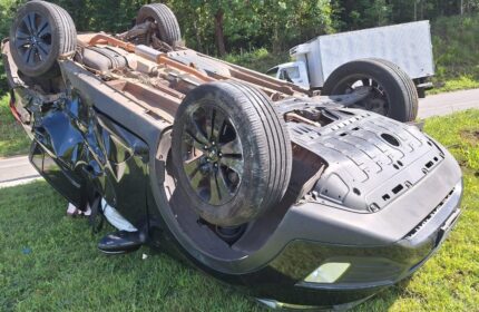 colisao-apos-manobra-irregular-deixa-mulher-e-crianca-feridas-na-mg-050,-em-itauna