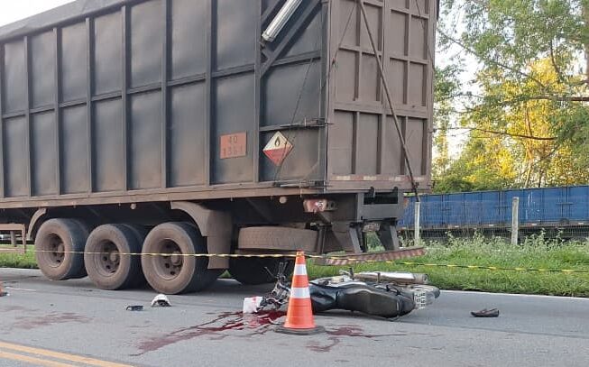 advogado-morre-apos-colisao-entre-motocicleta-e-caminhao-na-mg-050,-em-divinopolis