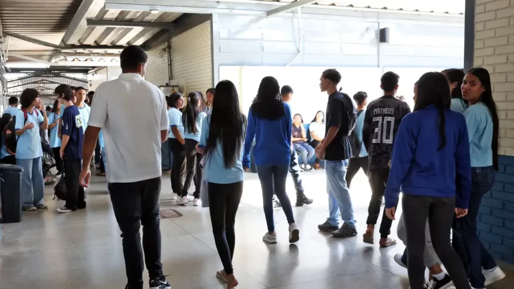 pe-de-meia-paga-nova-parcela-a-estudantes-a-partir-desta-segunda
