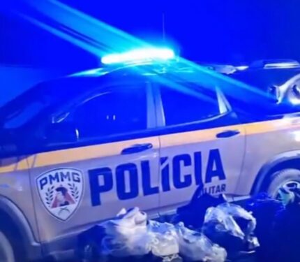 pm-apreende-fiorino-com-358-pares-de-calcados-sem-nota-fiscal-durante-operacao-em-oliveira