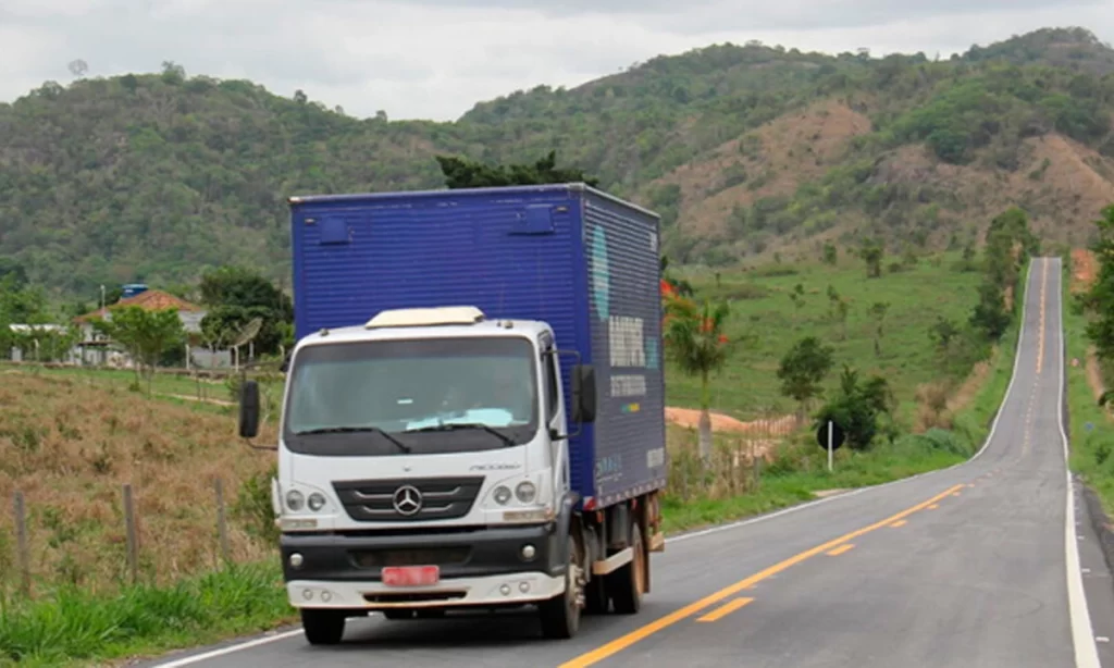 der-barra-caminhoes-no-natal-e-ano-novo-em-rodovias-de-minas