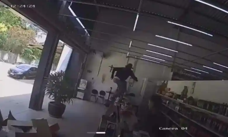 autor-de-tentativa-de-homicidio-na-rua-pitangui-em-divinopolis-e-preso-e-indiciado-pela-policia-civil;-veja-o-video