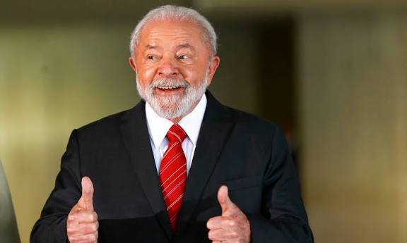 e-mails-revelados-nos-eua-mostram-noam-chomsky-e-epstein-discutindo-lula-como-“prisioneiro-politico-mais-importante-do-mundo