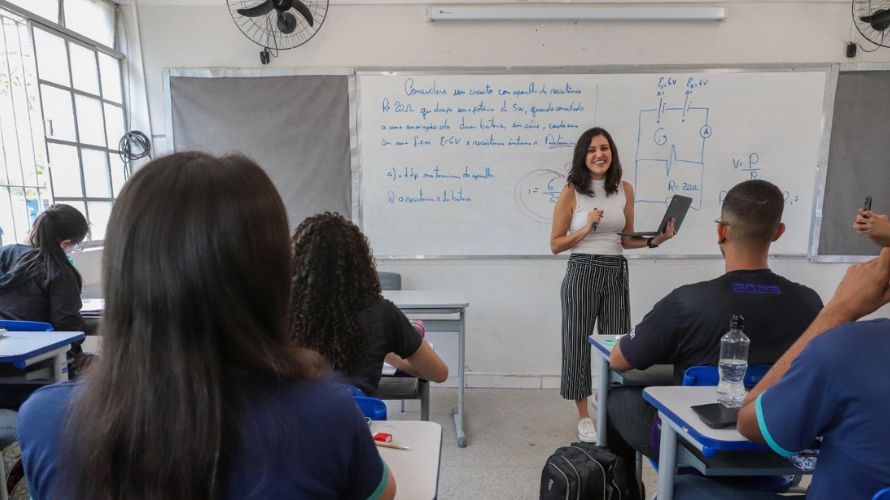 governo-de-minas-concede-mais-1,6-mil-avancos-na-carreira-de-servidores-da-educacao