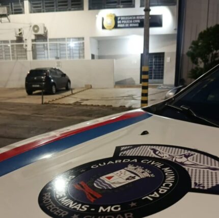 homem-agride-companheira-dentro-de-comercio-e-acaba-preso-em-para-de-minas