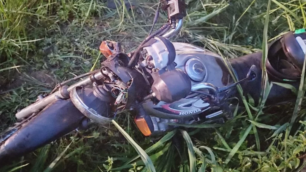 motociclista-perde-controle-na-mg-431-e-sofre-traumatismo-grave-em-para-de-minas