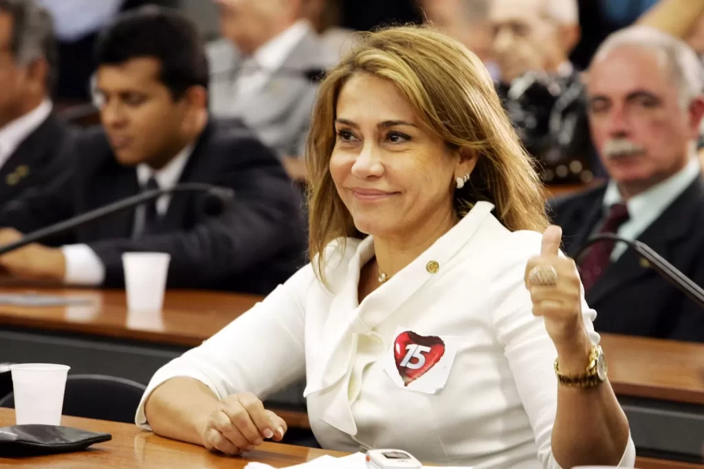 prefeita-de-pitangui-recua-e-diz-que-joias-roubadas-estao-avaliadas-em-r$-900-mil