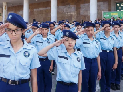 apos-embate-e-suspensao,-zema-vence-na-justica-e-retoma-escolas-civico-militares
