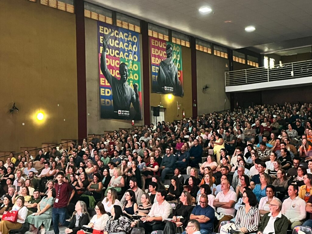 secretaria-de-educacao-inicia-formacao-presencial-com-diretores-do-sul-de-minas-para-planejamento-do-ano-letivo-de-2026