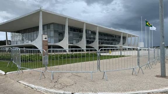 protesto-de-nikolas-leva-gsi-a-reforcar-seguranca-no-palacio-do-planalto