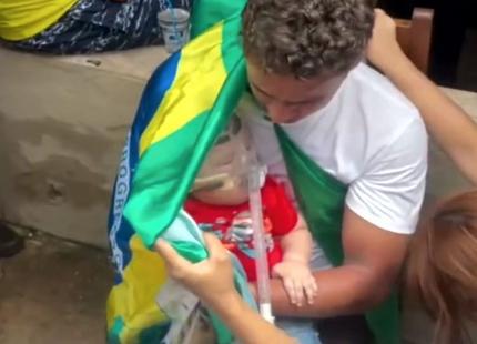 video-de-nikolas-ferreira-orando-por-bebe-com-suporte-respiratorio-viraliza-e-alimenta-idolatria-entre-apoiadores