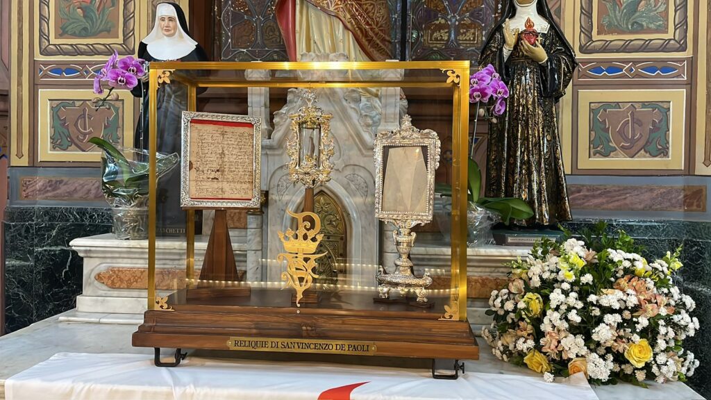 reliquias-de-sao-vicente-de-paulo-passam-por-divinopolis-e-claudio-com-programacao-religiosa