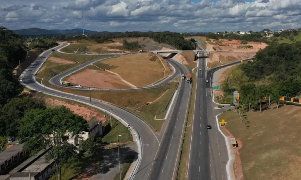 explosao-interdita-mg-050-em-carmo-do-cajuru-nesta-terca-feira