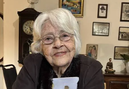 adelia-prado,-poetisa-de-90-anos,-recebe-alta-da-uti-e-segue-recuperacao-em-hospital-de-divinopolis