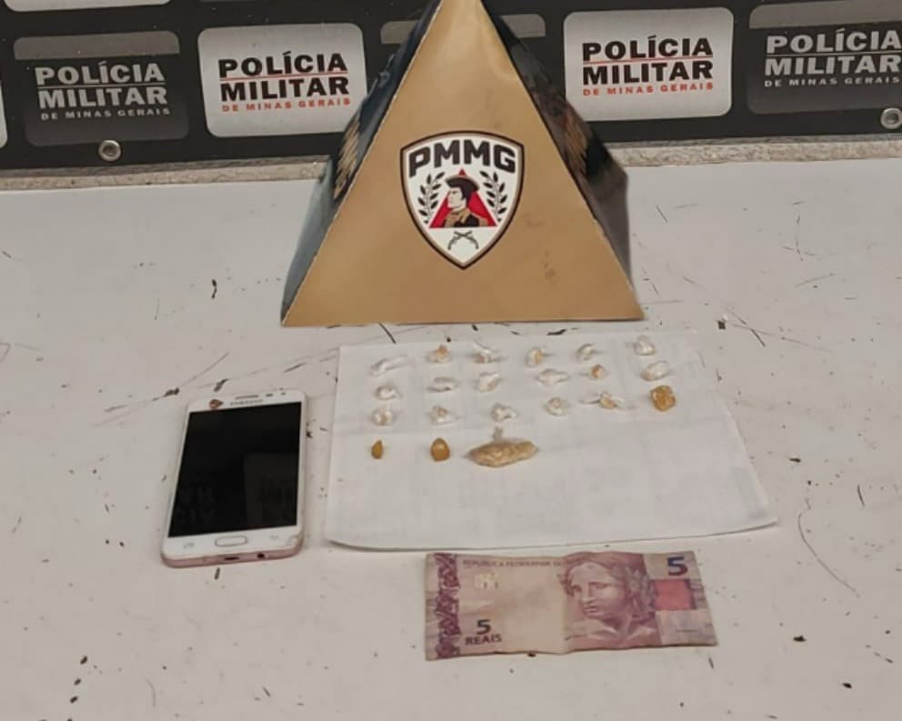 homem-e-preso-por-trafico-de-drogas-no-bairro-jusa-fonseca,-em-divinopolis