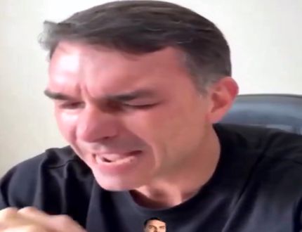 de-israel,-flavio-bolsonaro-posta-selfie-orando-e-provoca-debate-nas-redes-sociais;-de-usar-nome-de-deus-em-vao,-para-politica