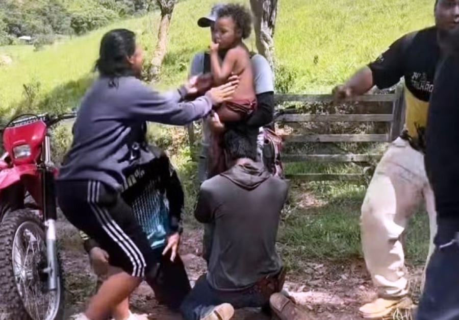 menina-de-4-anos-desaparecida-em-area-de-mata-e-encontrada-com-vida-em-jeceaba-apos-quase-tres-dias-de-buscas;-veja-o-video