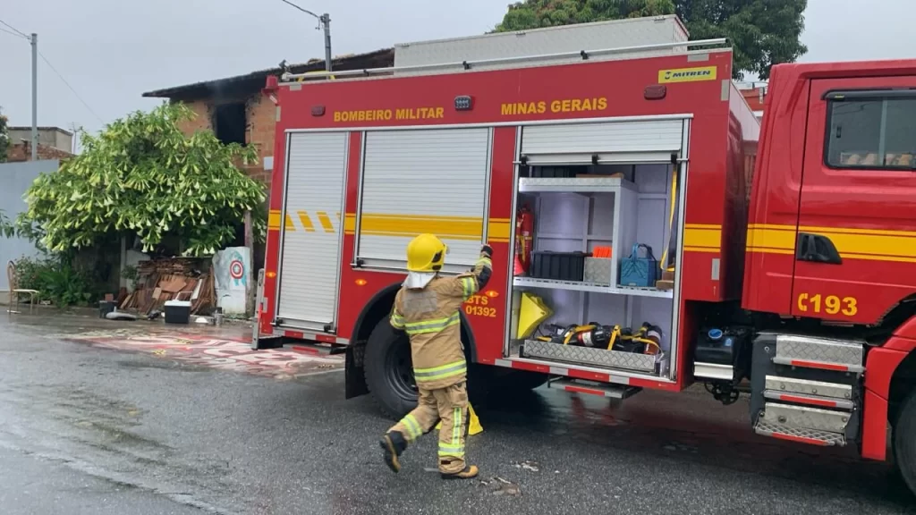 para-de-minas:-vela-provoca-incendio-em-casa