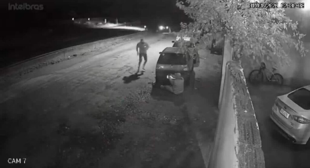 cameras-de-seguranca-registram-troca-de-tiros-em-cabare-na-br-262-que-deixou-homem-ferido
