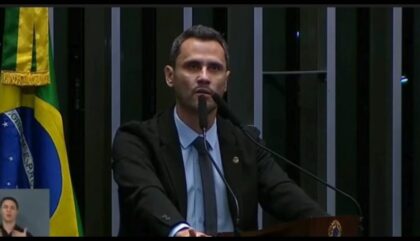 cleitinho-faz-revelacao-emocionada-sobre-doenca-do-irmao-e-pausa-projeto-politico-em-minas