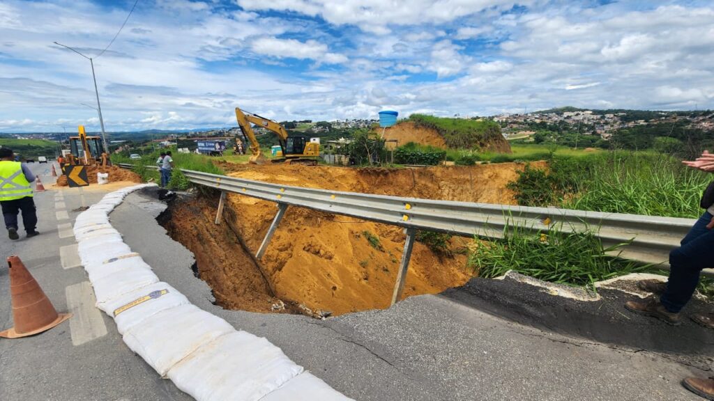 obras-interditam-totalmente-trecho-da-mg-010-em-vespasiano