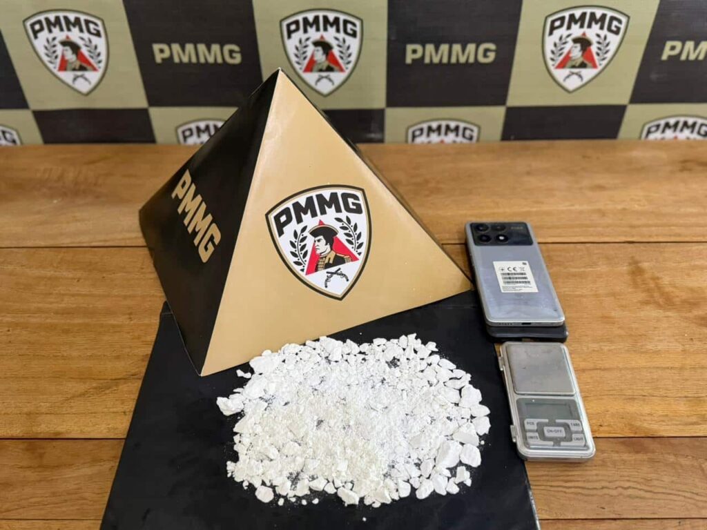 denuncia-anonima-leva-pm-a-prender-traficante-de-drogas-em-bambui