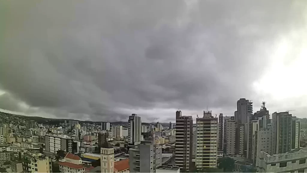 semana-sera-de-tempo-instavel,-com-chuva-e-calor-em-divinopolis-e-regiao