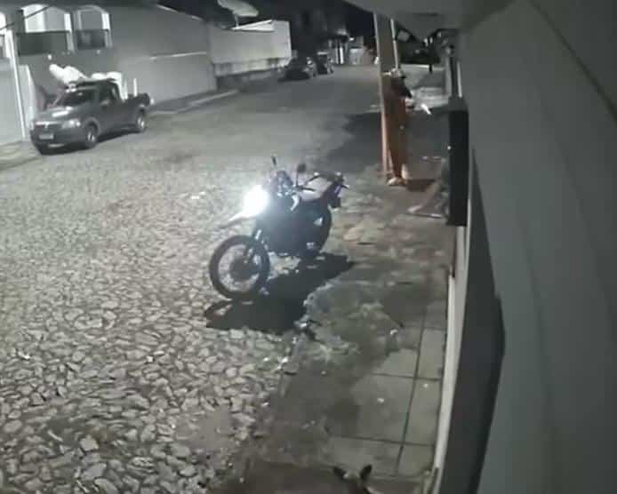 pm-prende-mandante,-autor-e-participante-do-homicidio-de-adolescente-no-bairro-sao-luis-em-divinopolis;-veja-o-video-do-homicidio