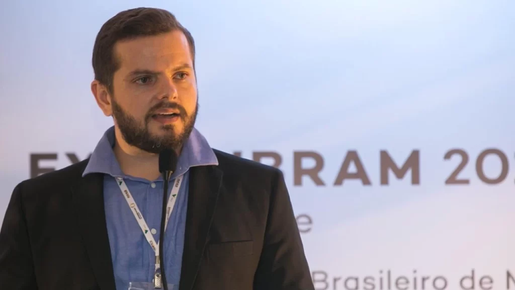 ex-vice-prefeito-de-itauna-volta-ao-brasil-e-cumpre-prisao-domiciliar