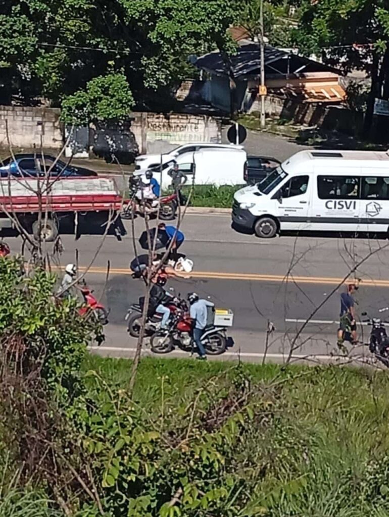 motociclista-morre-em-acidente-no-trevo-serra-verde-na-br-494-em-divinopolis;-veja-o-video