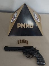 policia-militar-prende-homem-com-revolver-38-durante-operacao-pre-carnaval-na-mg-352-em-pitangui