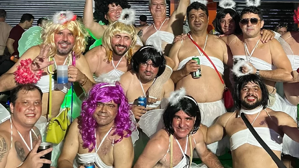 bloco-pau-de-gaiola-arrasta-multidao-em-itauna